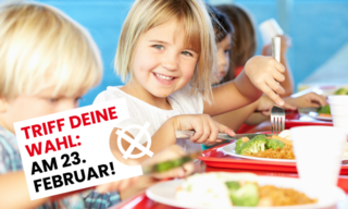 Kinder beim Mittagsessen.