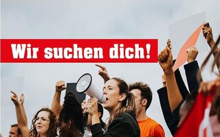 Eine Gruppe junger Menschen mit Megafon. Darüber steht "Wir suchen dich!".